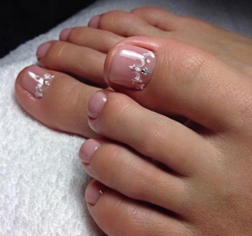 Педикюр с узорами. 10. 07