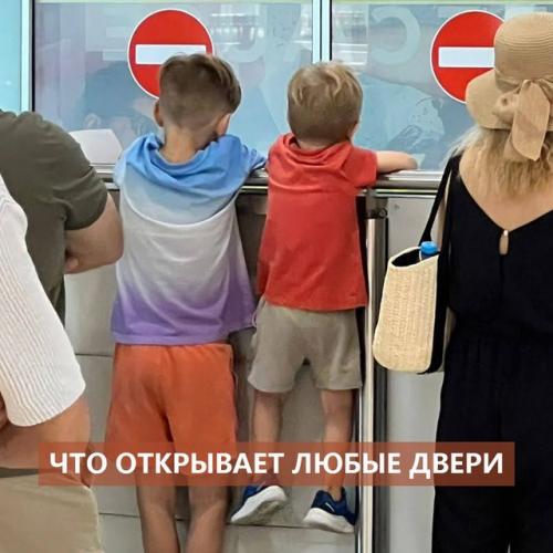 В моём гараже винтом пошла железная дверь. В моём гараже винтом пошла железная дверь.