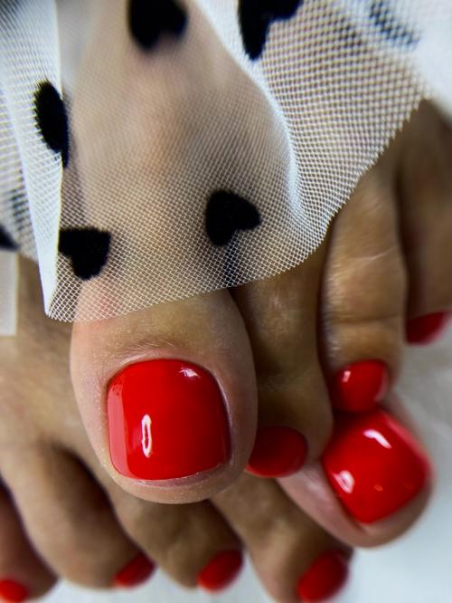 Отличный маникюр и педикюр - секрет вашей уверенности. 01