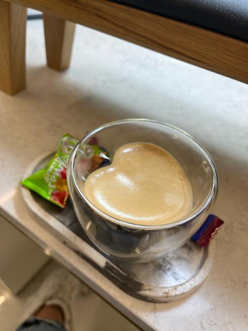 Я весьма консервативна в выборе бьюти - мастеров. 03