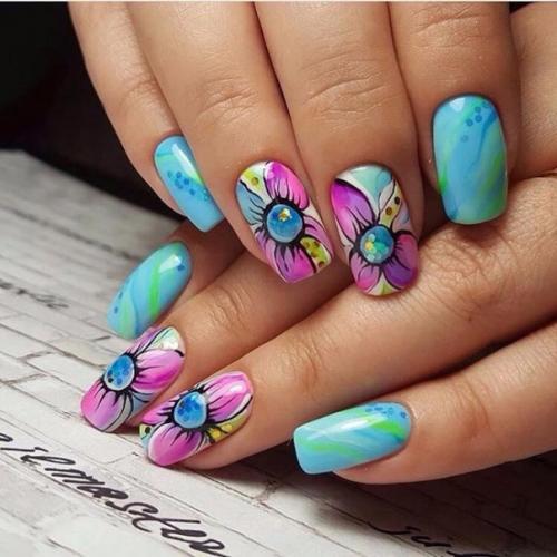 Нежные, изысканные, близкие к природным цвета признаны фаворитами этого сезона в нейл - арте. 03