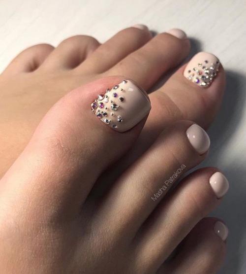 Подборка идей нежного педикюра. 02