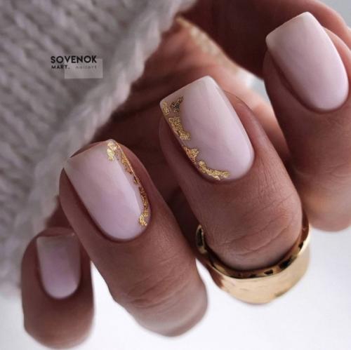 Даже если нюдовые оттенки лака для ногтей пропадут из списка трендовых дизайнов маникюра, популярность и спрос на них сохранится. 03