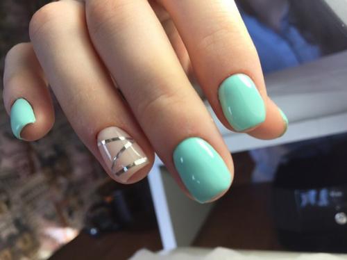 Мы покритикуем работаю месяц, курсы есть? 02