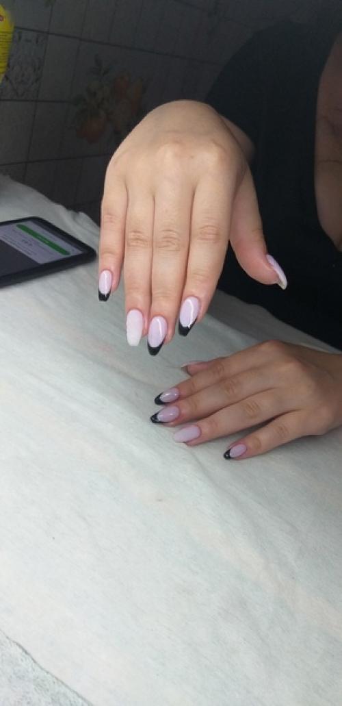 Самый широко известный, популярный и любимый всеми модницами вид маникюра - это френч. 03