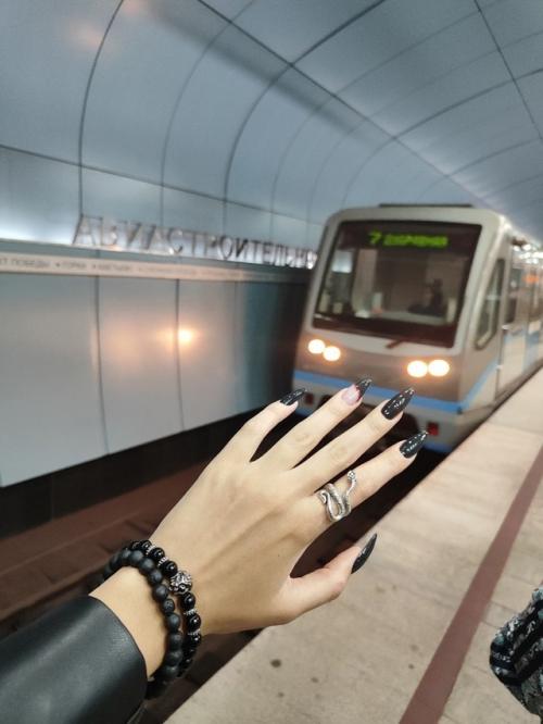 Недавно в комментариях затронули тему моего маникюра и было много вопросов, не мешают ли длинные ногти мне в работе? 01 Недавно в комментариях затронули тему моего маникюра и было много вопросов, не мешают ли длинные ногти мне в работе? 01