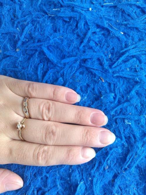 Добрый день.  Дорогие девушки, подскажите пожалуйста, какую форму, правильно, выбрать для моих ногтей? 01