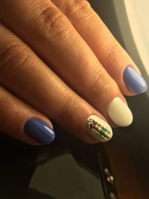 Мы покритикуем работаю месяц, курсы есть? 03