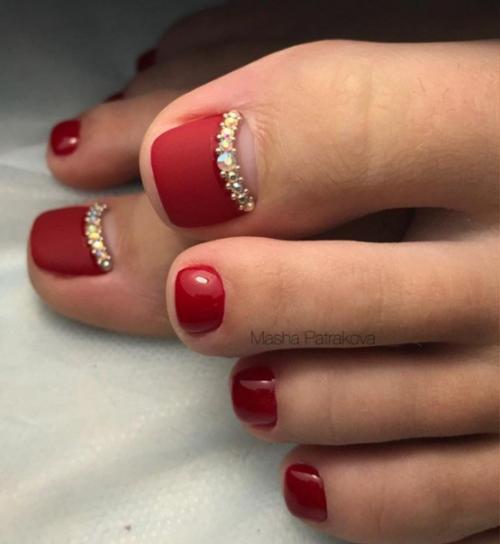 Идеи педикюра в красном цвете. 01