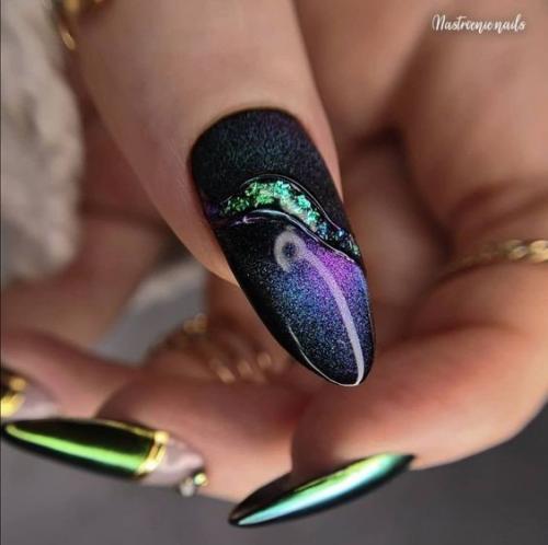 Маникюр в тёмных оттенках. 01