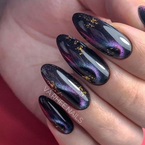 Маникюр в тёмных оттенках. 05