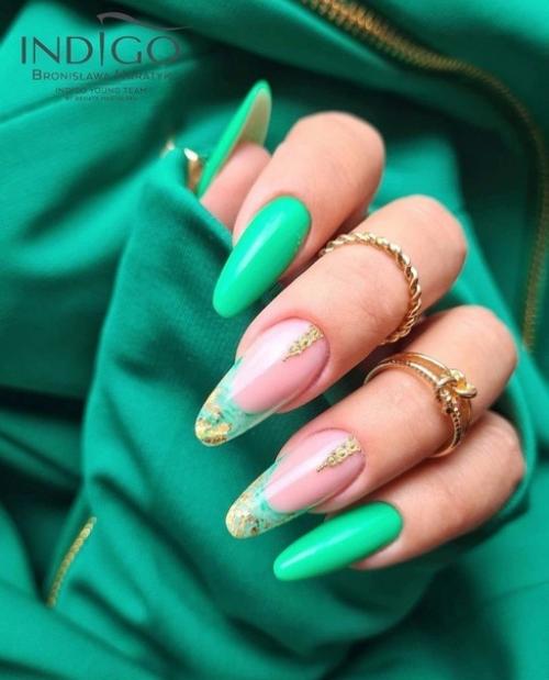 Маникюр зеленого цвета - не для всех обычное явление. 01