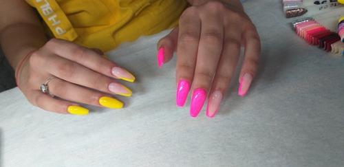 Самый широко известный, популярный и любимый всеми модницами вид маникюра - это френч. 04