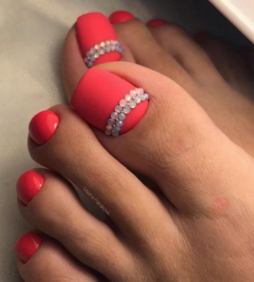 Идеи педикюра в красном цвете. 04