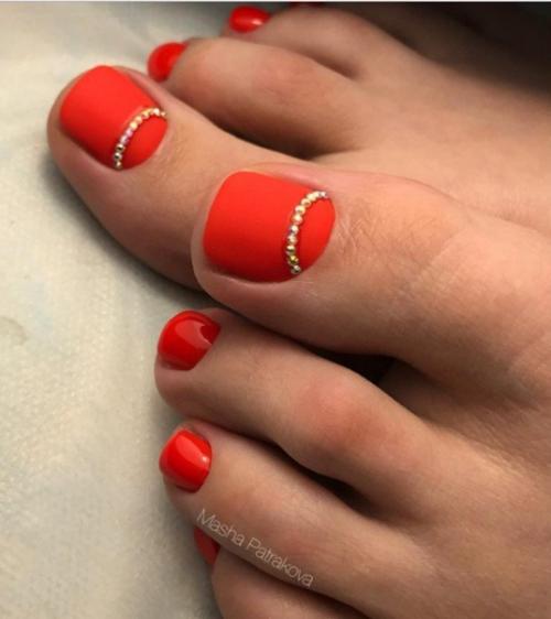 Идеи педикюра в красном цвете. 07
