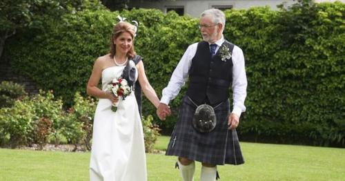 Внимание!  Только в том случае, если бы не местные жители, свадьба этой пары не состоялась бы. 05