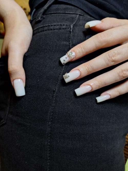 Маникюр с фигурками: волшебство на ваших ногтях! 01