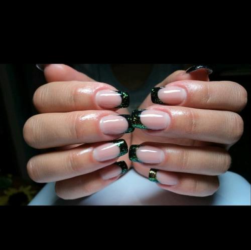 Милые девушки предлагаю вам свои профессиональные услуги маникюра, педикюра, наращивание ногтей, покрытие шеллаком, дизайн, качественно и недорого. 06