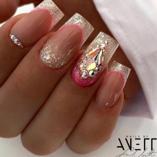 Идеи нежного, стильного маникюра. 07