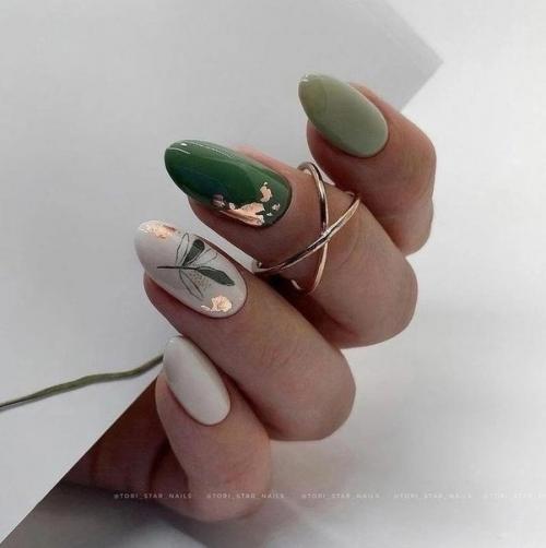 Использование стемпинга и трафаретов позволяет легко создавать сложные и красочные узоры на ногтях. 05