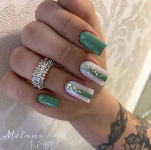 Использование стемпинга и трафаретов позволяет легко создавать сложные и красочные узоры на ногтях. 08