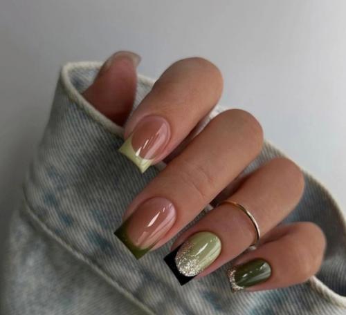 Использование стемпинга и трафаретов позволяет легко создавать сложные и красочные узоры на ногтях. 02